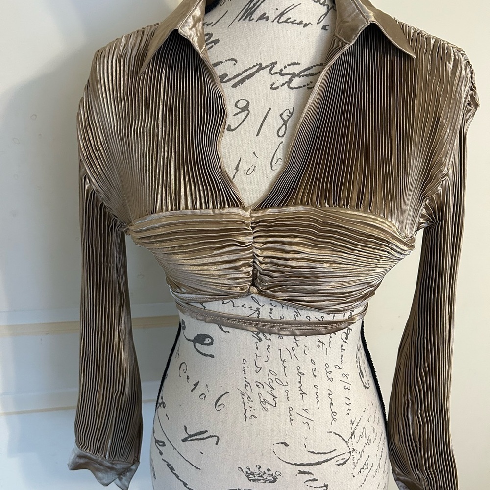Missguided Elegant Pleated  Top in Gold